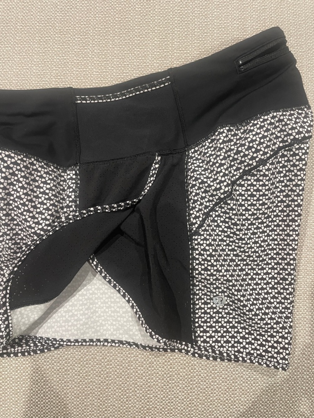 lululemon athletica Real Quick athletic shorts, size 6 - Picture 8 of 11